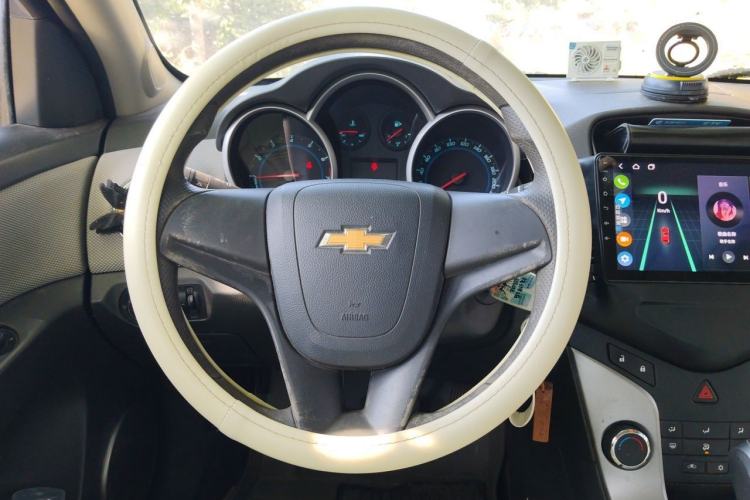 Used Chevrolet Cruze 2013 1.6L SE AT Steering Wheel