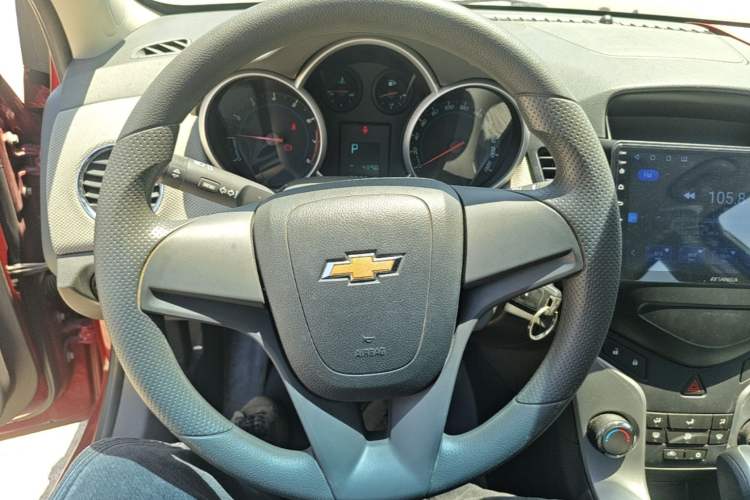 Used Chevrolet Cruze 2013 1.8L SE AT Steering Wheel