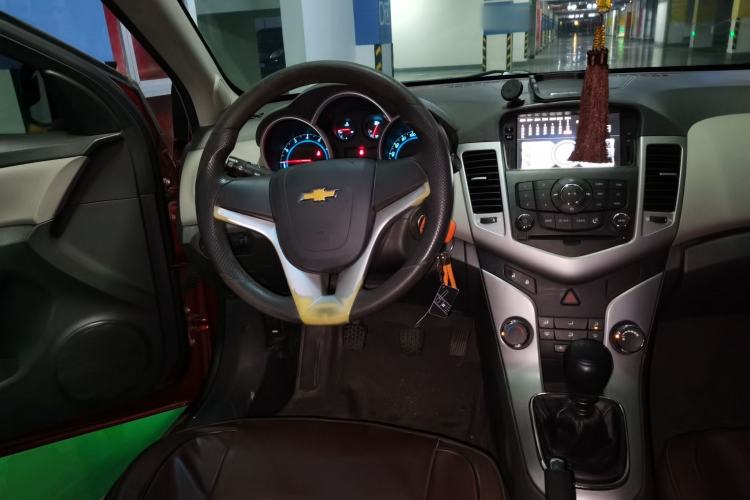 Used Chevrolet Cruze 2013 1.6L SL Sunroof Edition MT Steering Wheel
