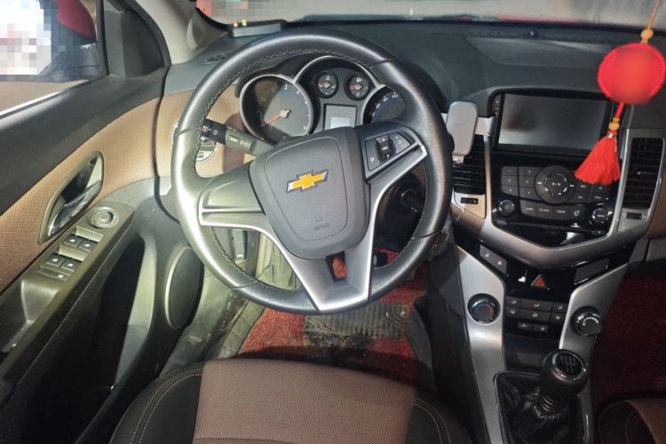 Used Chevrolet Cruze 2013 Hatchback 1.6L Manual Luxury Model Steering Wheel