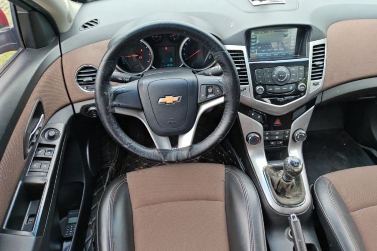 Used Chevrolet Cruze 2013 Hatchback 1.6L Manual Luxury Model Steering Wheel