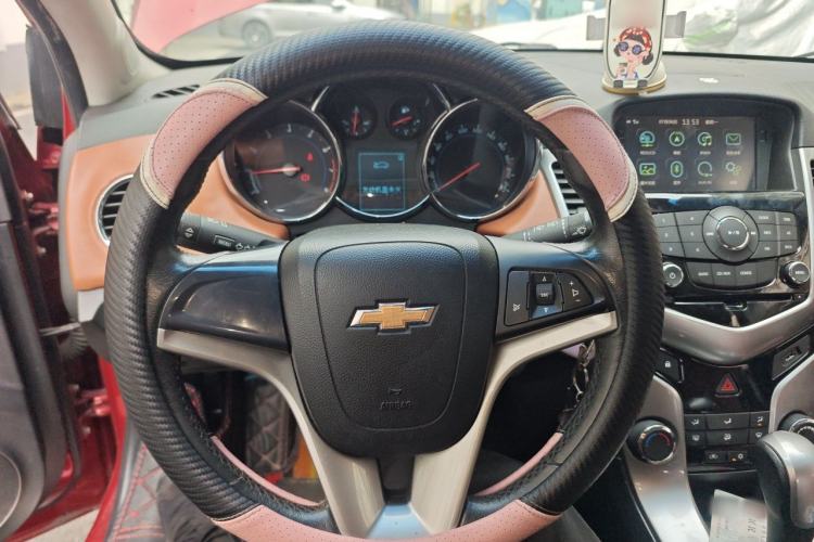 Used Chevrolet Cruze 2013 Hatchback 1.6T Automatic Flagship Model Steering Wheel