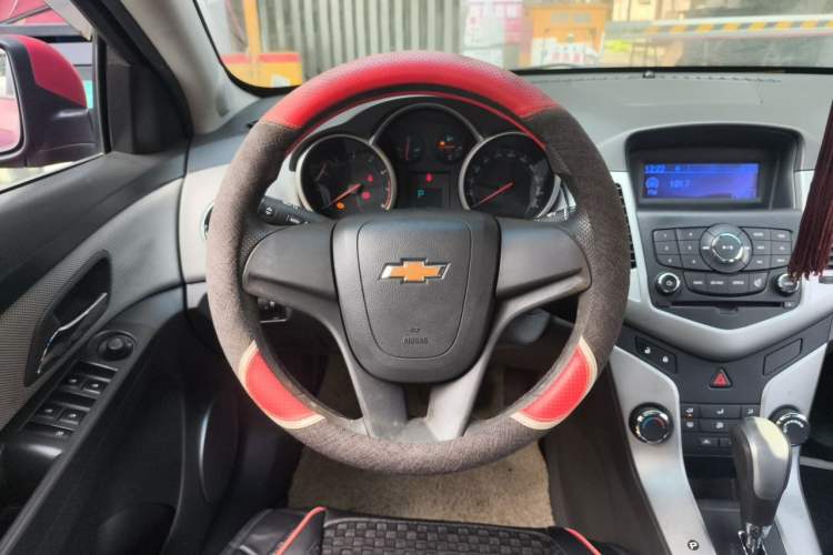 Used Chevrolet Cruze 2013 1.6L SE AT Steering Wheel
