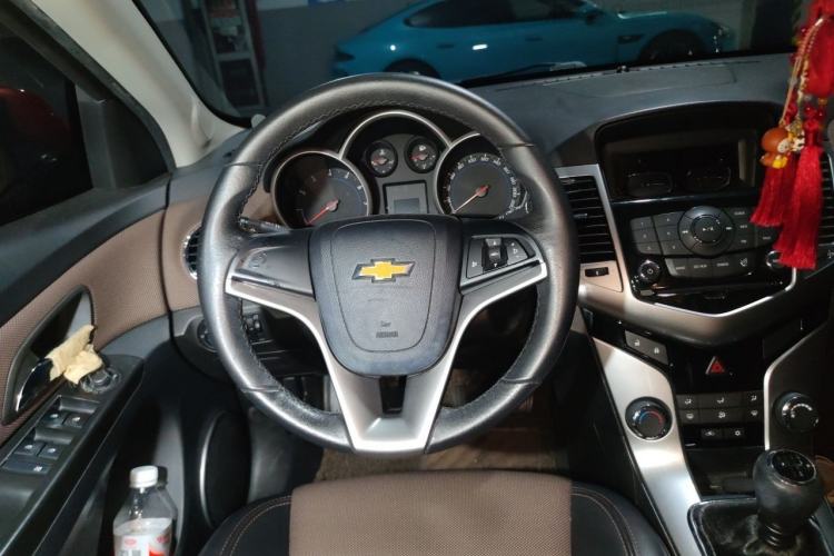 Used Chevrolet Cruze 2013 Hatchback 1.6L Manual Luxury Model Steering Wheel