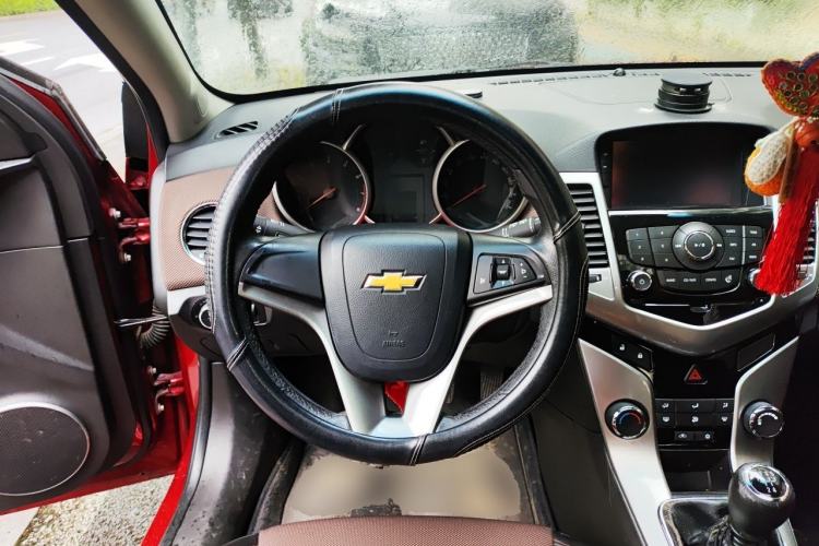 Used Chevrolet Cruze 2013 Hatchback 1.6L Manual Luxury Model Steering Wheel