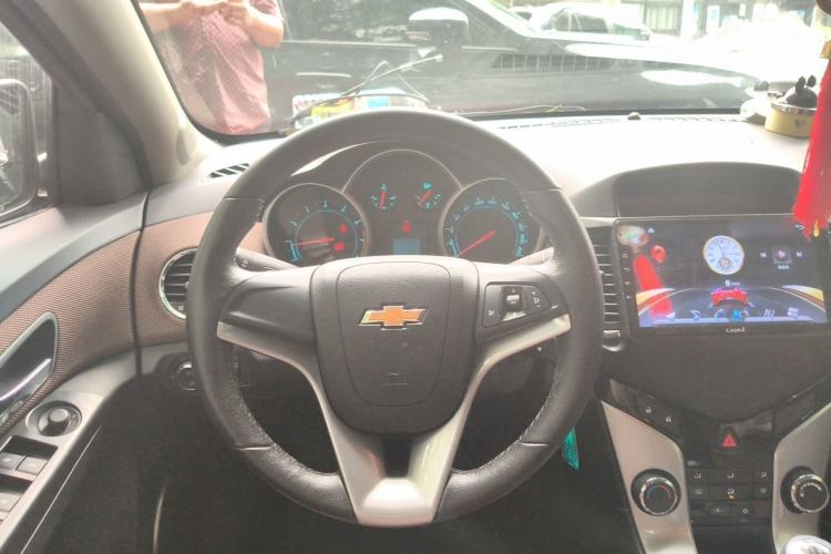 Used Chevrolet Cruze 2013 Hatchback 1.6L Manual Luxury Model Steering Wheel