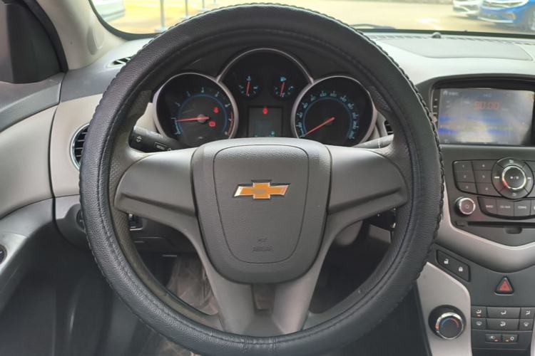 Used Chevrolet Cruze 2013 1.6L SL Sunroof Edition MT Steering Wheel