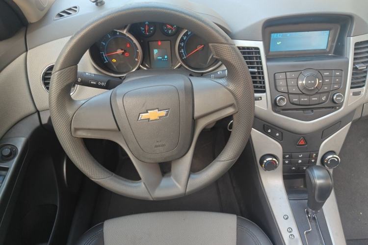 Used Chevrolet Cruze 2013 1.8L SE AT Steering Wheel