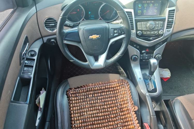 Used Chevrolet Cruze 2013 Hatchback 1.6L Automatic Luxury Model Steering Wheel