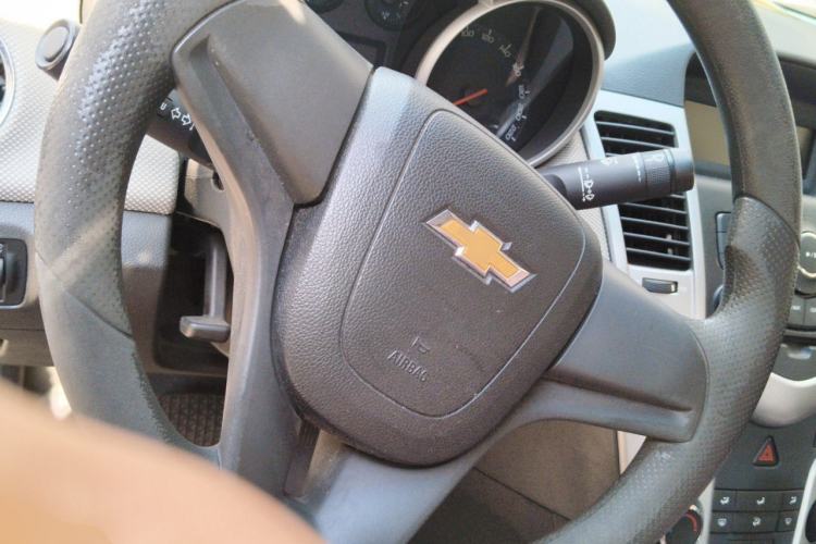 Used Chevrolet Cruze 2013 Hatchback 1.6L Automatic Luxury Model Steering Wheel