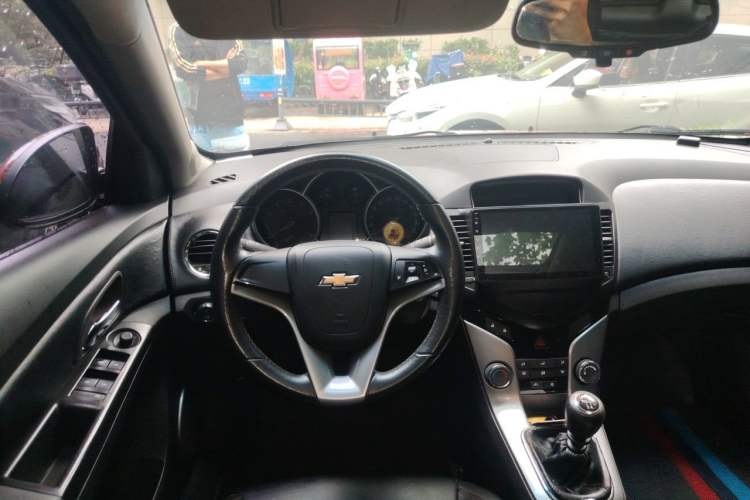 Used Chevrolet Cruze 2013 Hatchback 1.6L Manual Luxury Model Steering Wheel
