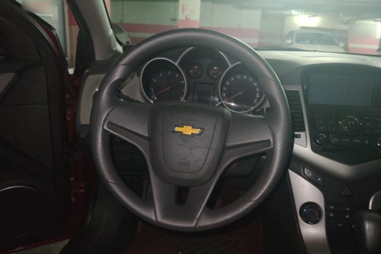 Used Chevrolet Cruze 2013 1.6L SE AT Steering Wheel