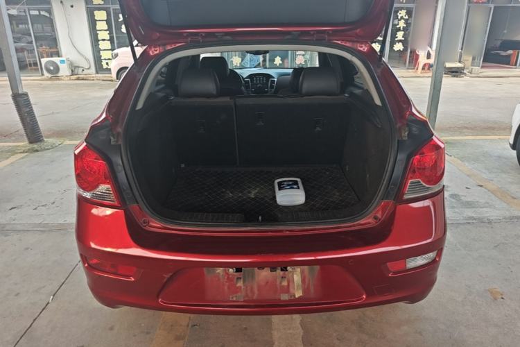 Used Chevrolet Cruze 2013 Hatchback 1.6L Automatic Luxury Model Trunk