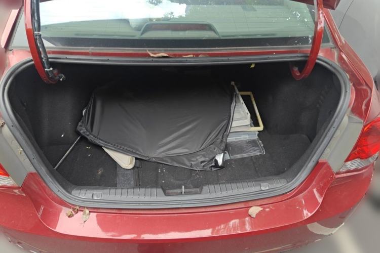 Used Chevrolet Cruze 2013 1.8L SE AT Trunk