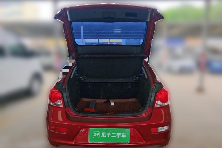 Used Chevrolet Cruze 2013 Hatchback 1.6L Manual Luxury Model Trunk