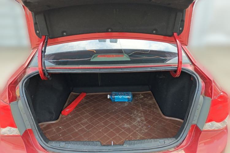 Used Chevrolet Cruze 2013 1.6L SE MT Trunk