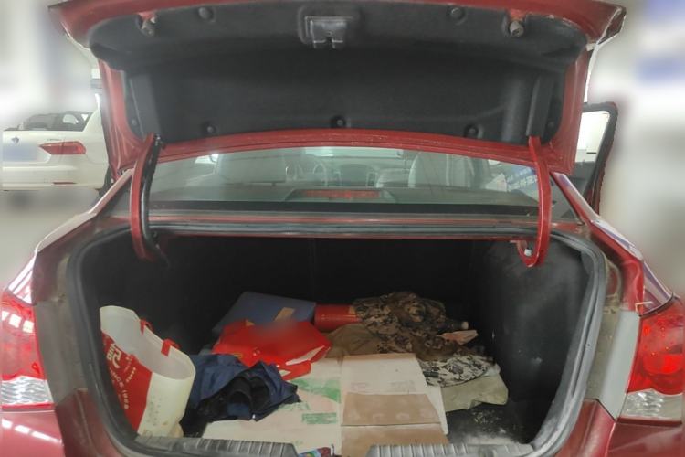 Used Chevrolet Cruze 2013 1.8L SE AT Trunk