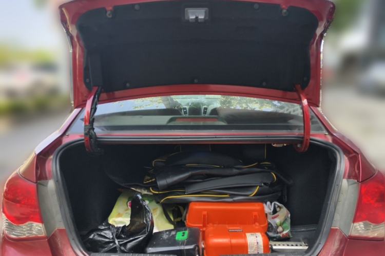 Used Chevrolet Cruze 2013 1.6L SE MT Trunk