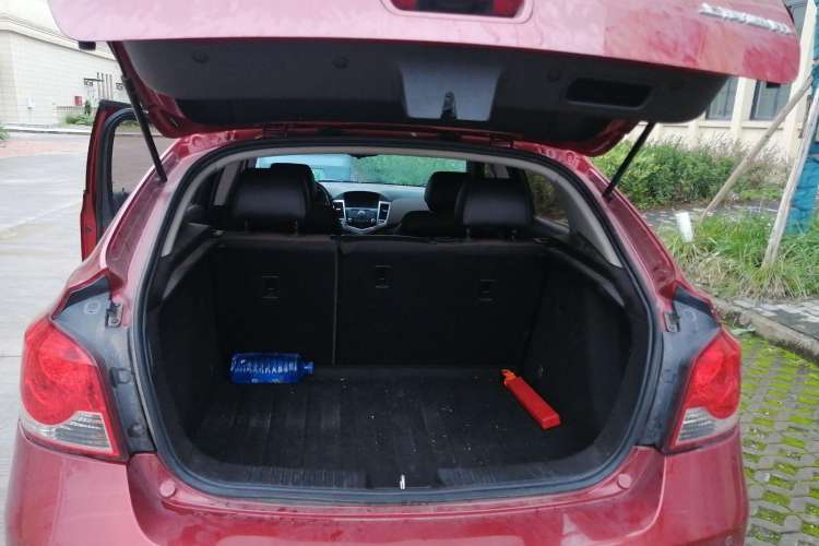 Used Chevrolet Cruze 2013 Hatchback 1.6L Automatic Luxury Model Trunk