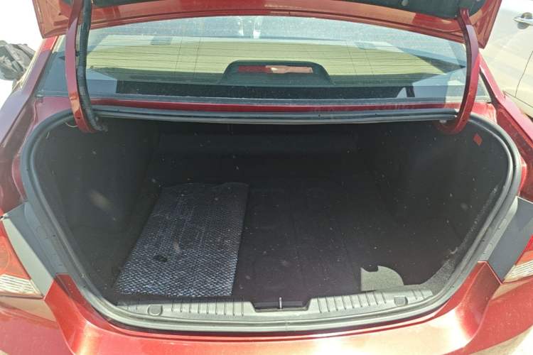 Used Chevrolet Cruze 2013 1.8L SE AT Trunk