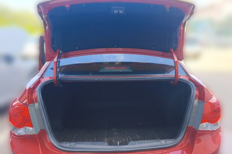 Used Chevrolet Cruze 2013 1.6L SE MT Trunk