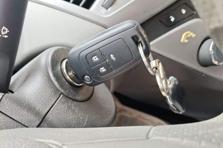 Used Chevrolet Cruze 2013 1.6L SL MT Vehicle Key
