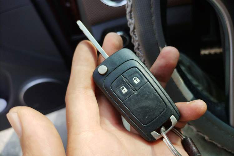 Used Chevrolet Cruze 2013 Hatchback 1.6L Automatic Luxury Model Vehicle Key