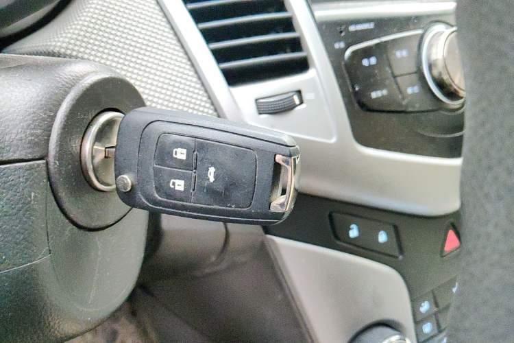 Used Chevrolet Cruze 2013 1.6L SE MT Vehicle Key