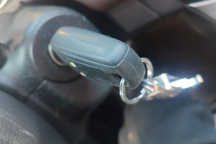 Used Chevrolet Cruze 2013 Hatchback 1.6L Manual Luxury Model Vehicle Key