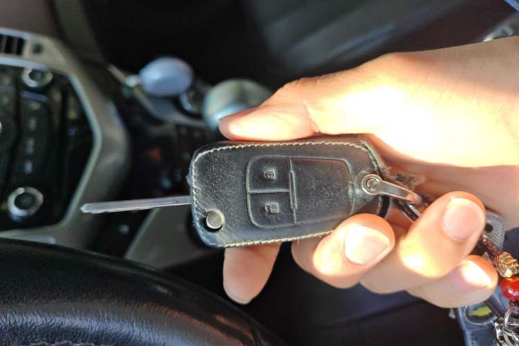 Used Chevrolet Cruze 2013 Hatchback 1.6L Automatic Luxury Model Vehicle Key
