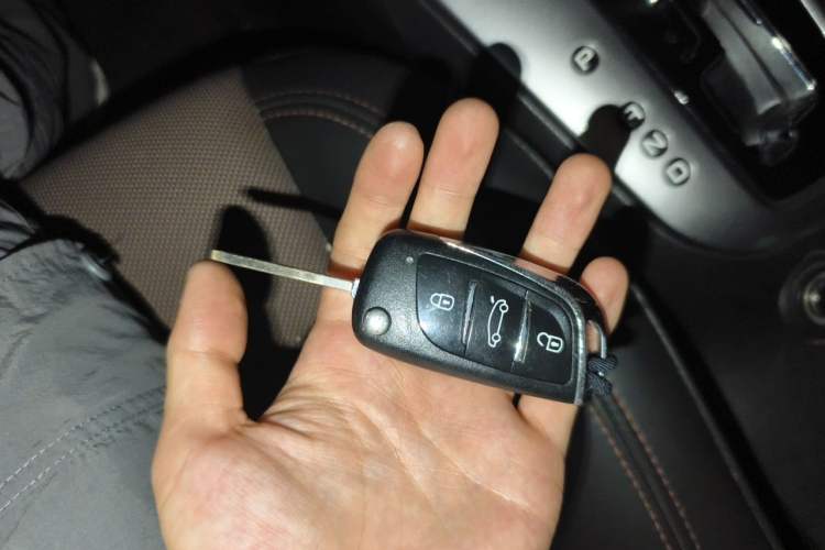 Used Chevrolet Cruze 2013 Hatchback 1.6L Automatic Luxury Model Vehicle Key