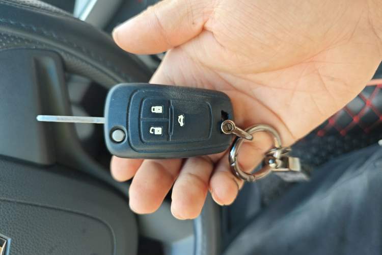 Used Chevrolet Cruze 2013 1.6L SE AT Vehicle Key