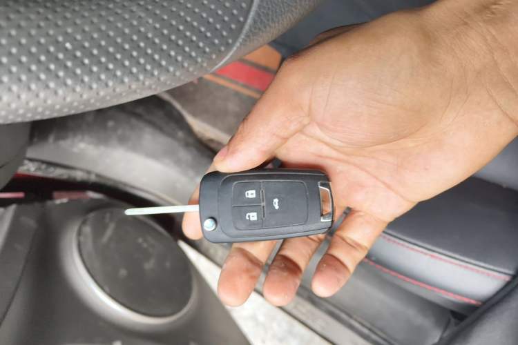 Used Chevrolet Cruze 2013 1.6L SE MT Vehicle Key