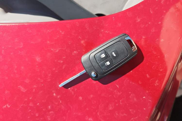 Used Chevrolet Cruze 2013 Hatchback 1.6L Automatic Luxury Model Vehicle Key