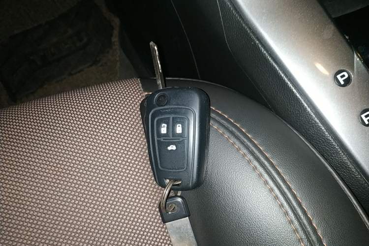 Used Chevrolet Cruze 2013 Hatchback 1.6L Automatic Luxury Model Vehicle Key