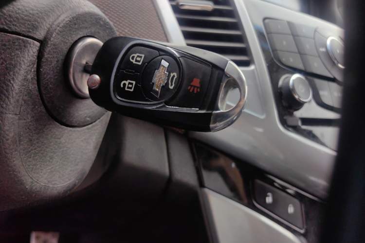 Used Chevrolet Cruze 2013 Hatchback 1.6L Automatic Luxury Model Vehicle Key