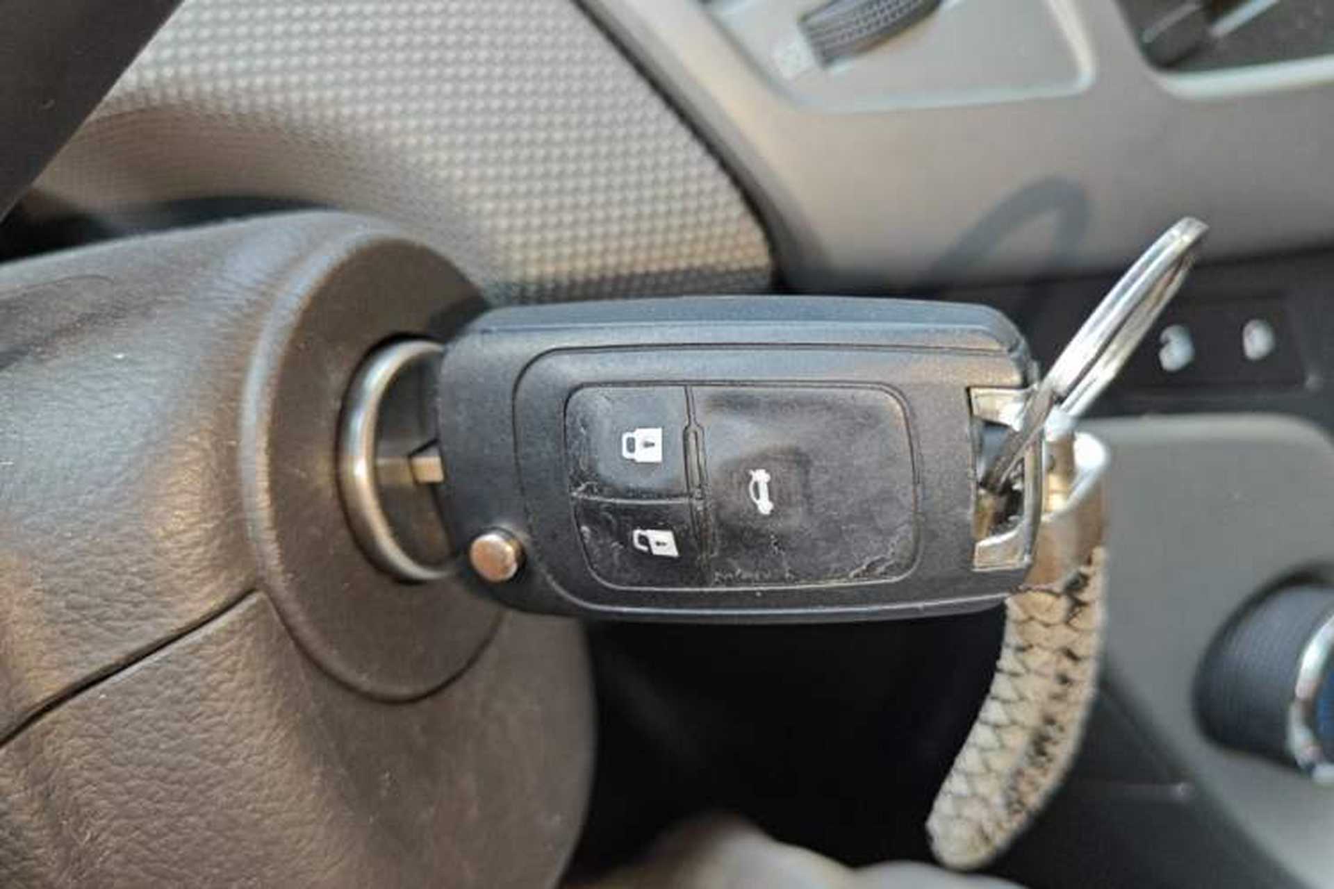 Used Chevrolet Cruze 2013 1.6L SE MT Vehicle Key