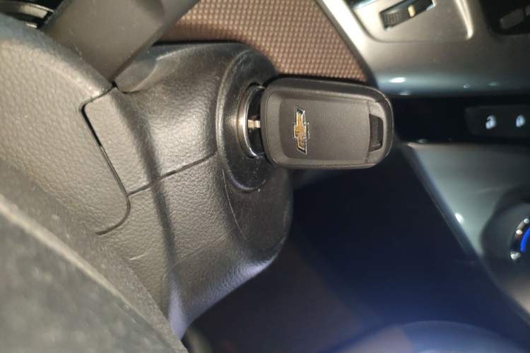 Used Chevrolet Cruze 2013 Hatchback 1.6L Manual Luxury Model Vehicle Key