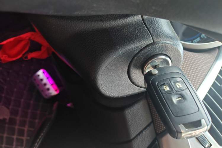Used Chevrolet Cruze 2013 Hatchback 1.6L Automatic Luxury Model Vehicle Key
