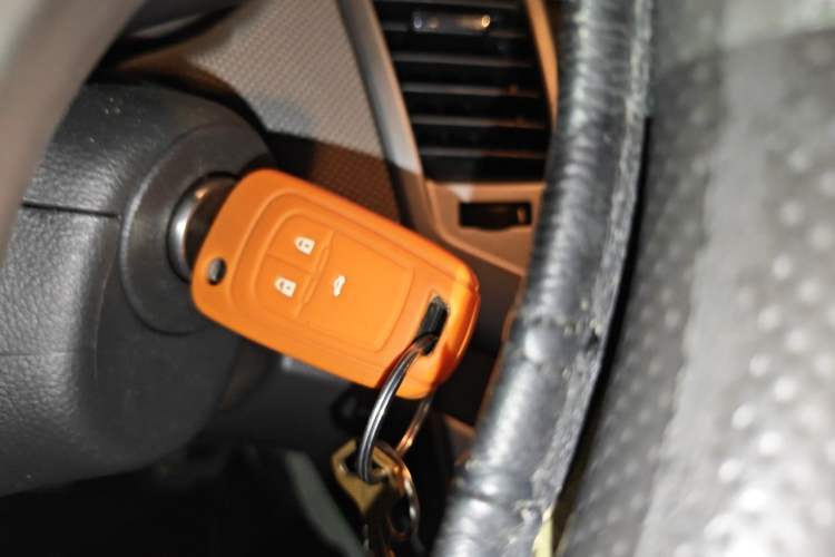 Used Chevrolet Cruze 2013 1.6L SL Grand Edition Manual Transmission Vehicle Key