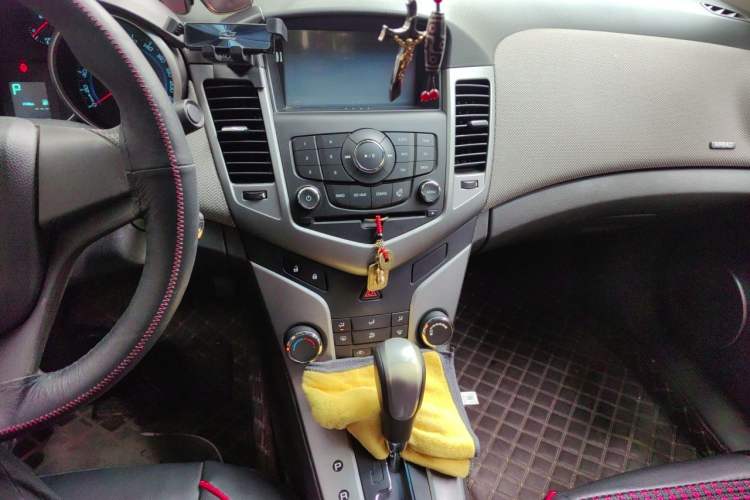 Used Chevrolet Cruze 2013 1.8L SE AT Audio And AC Panel