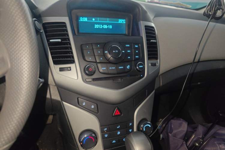 Used Chevrolet Cruze 2013 1.8L SE AT Audio And AC Panel