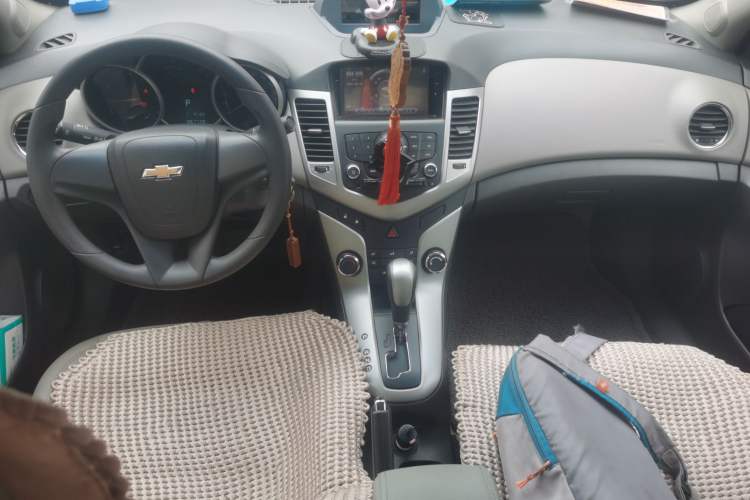 Used Chevrolet Cruze 2013 1.6L SL Grand Edition Automatic Center Console