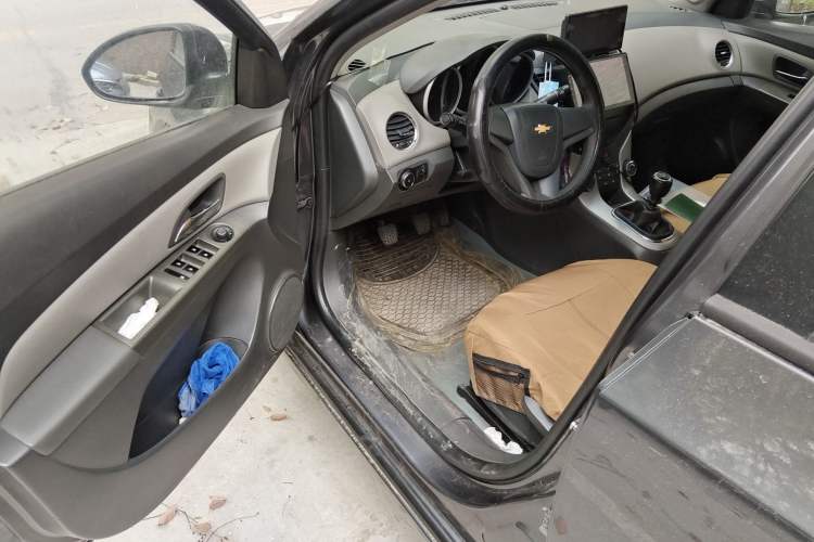 Used Chevrolet Cruze 2013 1.6L SL MT Driver Seat