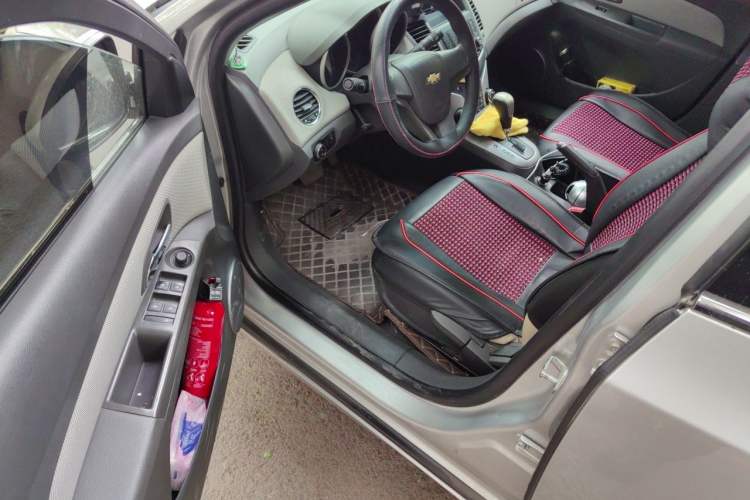Used Chevrolet Cruze 2013 1.8L SE AT Driver Seat