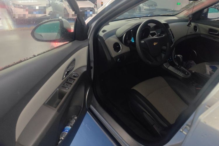 Used Chevrolet Cruze 2013 1.8L SE AT Driver Seat