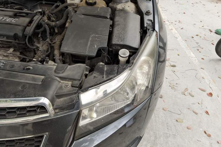 Used Chevrolet Cruze 2013 1.6L SL MT Engine Bay Left