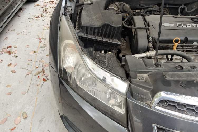 Used Chevrolet Cruze 2013 1.6L SL MT Engine Bay Right