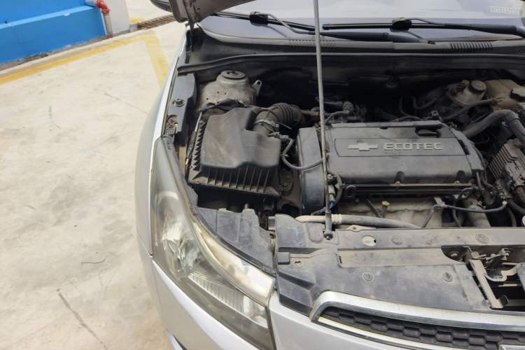 Used Chevrolet Cruze 2013 1.6L SL Sunroof Edition MT Engine Bay Right