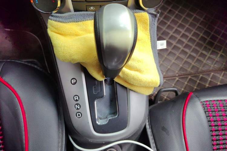 Used Chevrolet Cruze 2013 1.8L SE AT Gear Lever